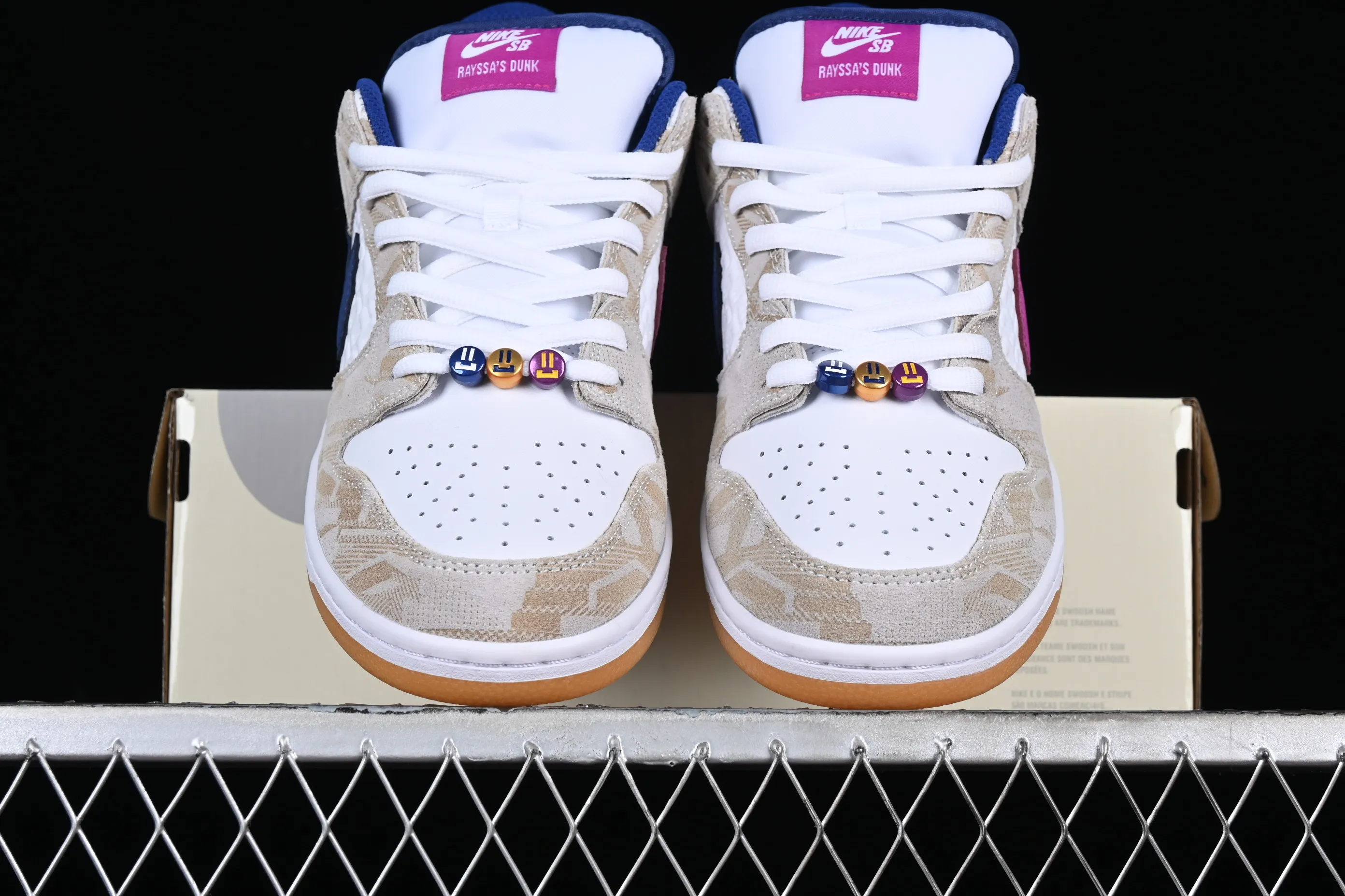 All Categories Nk SB Dunk Series Nk SB Dunk Low Low-top sneakers C version Rayssa Leal x Nk SB Dunk Low Brazilian skateboarding goddess joint model SB low-top casual sneakers FZ5251-001